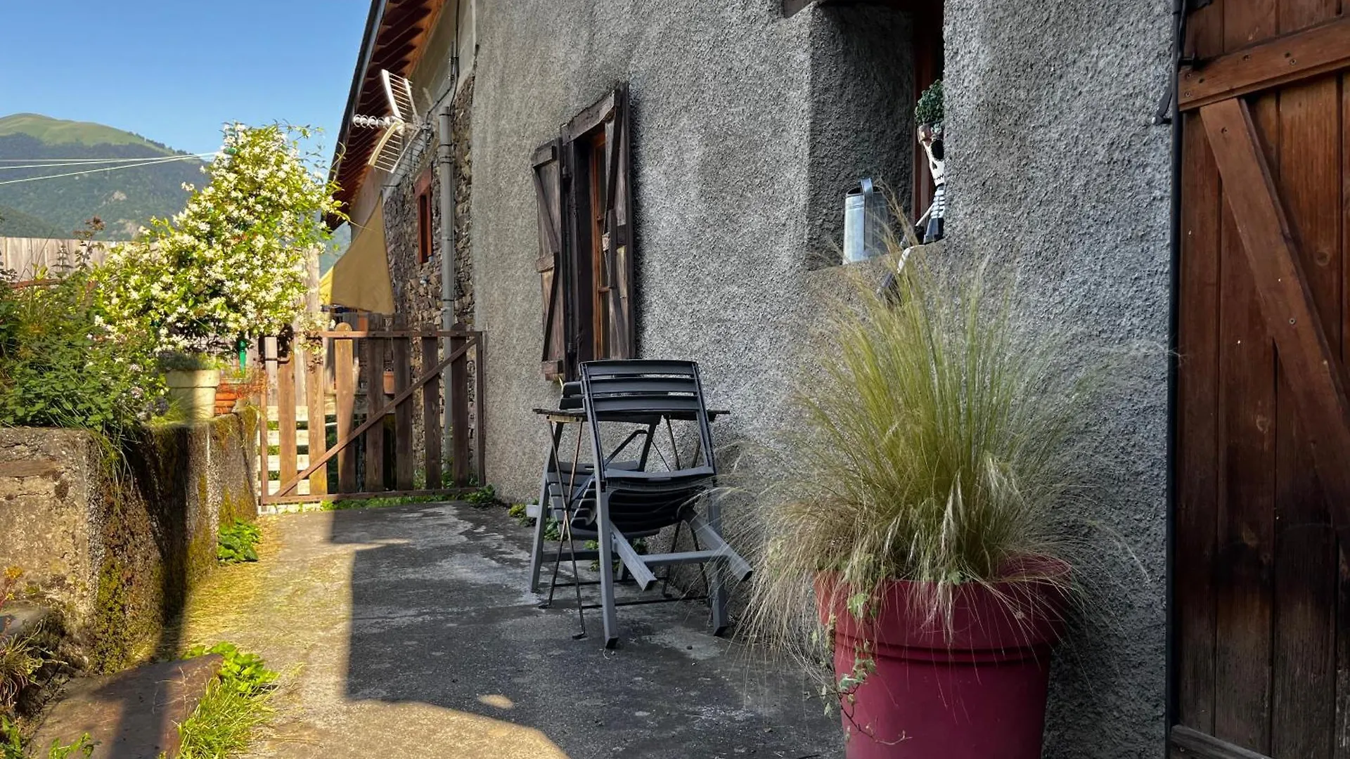 Maison De Village Avec Vue Sur Les Montagnes Et Jardin Privatif Montauban-de-Luchon 0*,  França